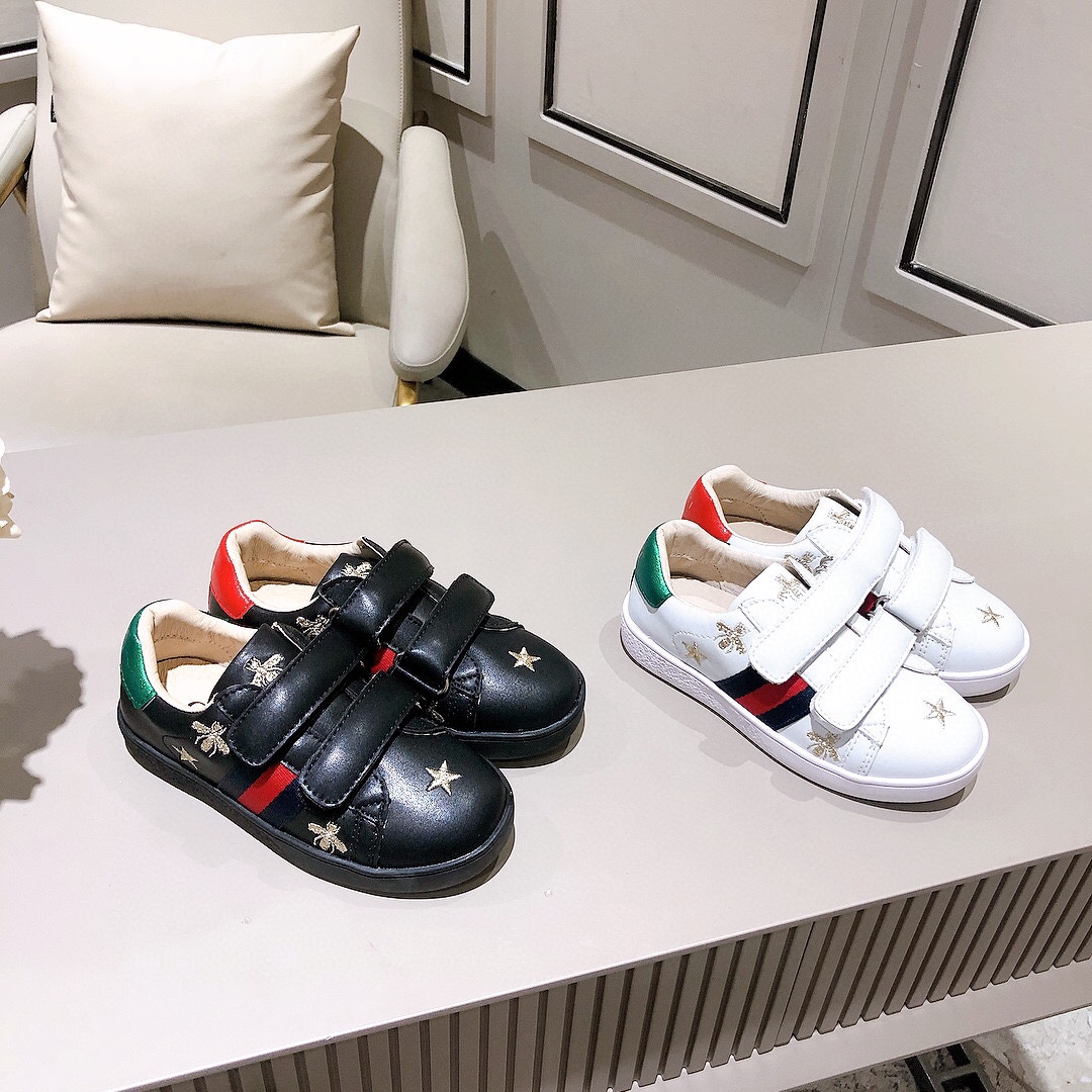 Children's shoes child